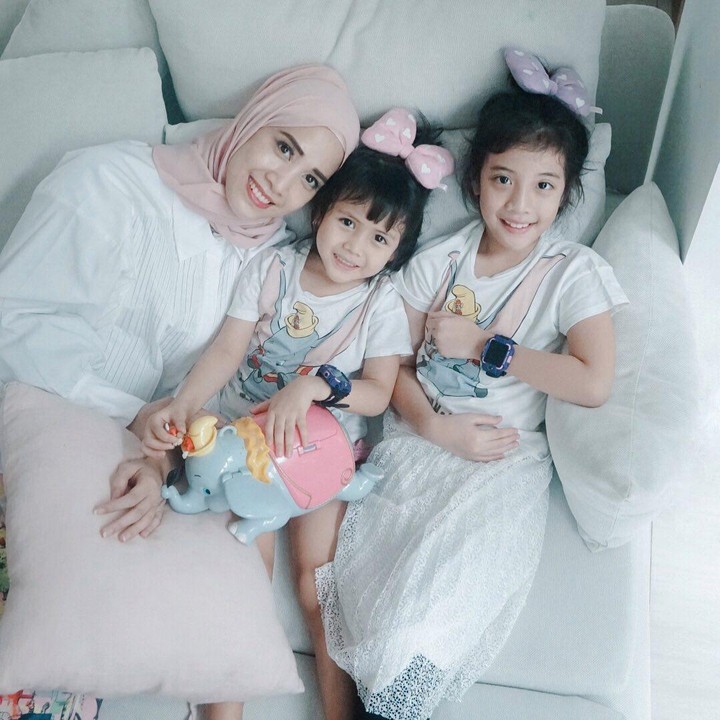 <p>Fanny kerap mengunggah kebersamaan dengan dua putri cantiknya di Instagram. (Foto: Instagram @fannyfabriana)</p>