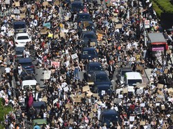 Berdemo soal George Floyd Saat London Lockdown, 23 Orang Dicokok Polisi