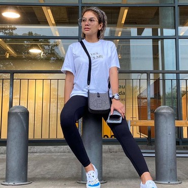 Orang Kaya, Nikita Mirzani Beli Mobil Mewah Rp7 Miliar