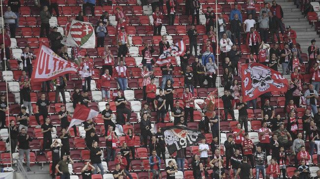 Supporters of DVTK watch the national championship's football match between DVTK and Mezokovesd in the DVTK stadium in Miskolc town, Hungary, on May 30, 2020. - Hungarian spectators will find from this weekend, in a restricted audience, the stands of the country's football stadiums - a first in Europe where the resumption of several national championships was done behind closed doors. (Photo by Attila KISBENEDEK / AFP)