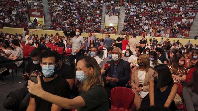 Sejumlah kelompok organisasi pekerja acara mengirim surat terbuka kepada Presiden Jokowi, mohon izin konser hingga ikut kampanye vaksinasi.