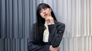 img-title Lisa BLACKPINK Jadi Trending Usai Tindik Bibir di Teaser Comeback