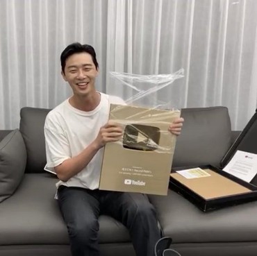 Chukkae, Park Seo Joon Raih 1 Juta Subscribers di YouTube