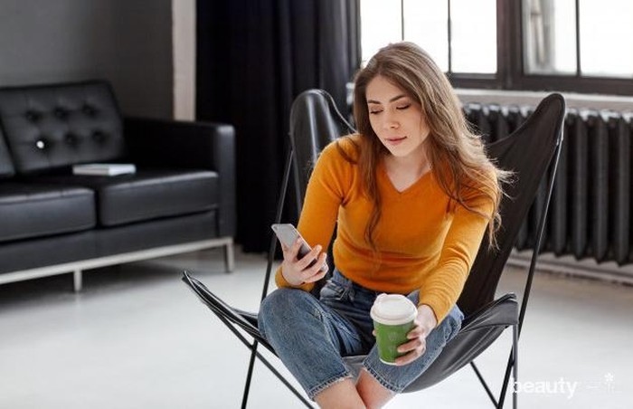 Hobi Stalking Mantan? Hindari Bayang Masa Lalu dengan Cara Ini