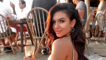 Inggris Larang Warganya Seks Selama Lockdown, Alexandra Cane Protes