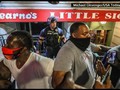 VIDEO: Aksi Polisi Dukung Demo Kematian George Floyd