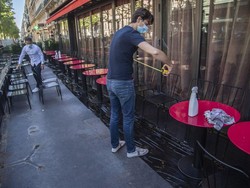 Paris Mulai Buka Kembali Beberapa Kafe, Tapi Hanya Area Luar