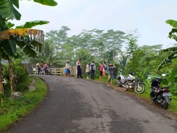 Video Olah TKP Kecelakaan Wakapolres Purbalingga Terjun ke Sungai