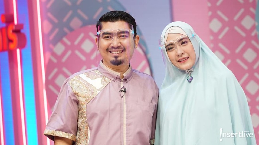 Ustaz Solmed dan April Jasmine