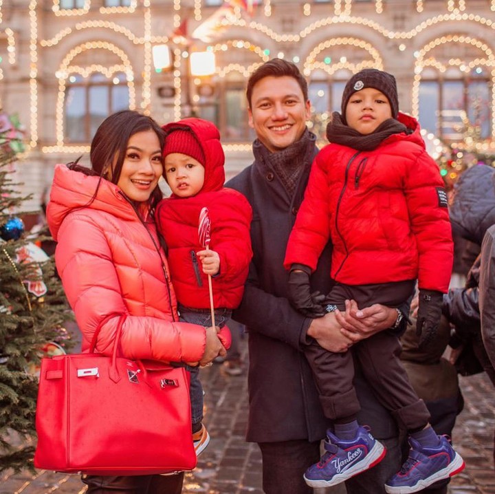 <p>Menikah pada 2009, Titi Kaml dan Christian Sugiono dikaruniai dua anak laki-laki. Kini Arjuna dan Kai semakin melengkapi pernikahan mereka. (Foto: Instagram @titikamall)</p>