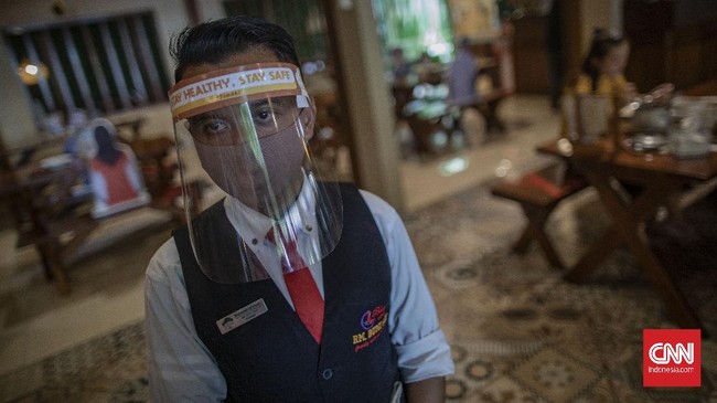 Sebagian warga DKI mengaku masih membatasi diri makan di restoran dan nonton ke bioskop, meski PSBB transisi melonggarkan aktivitas di tengah covid-19.