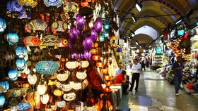 Ceria Penduduk Turki Sambut Grand Bazaar Istanbul Dibuka Lagi
