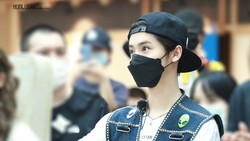 Kenakan Rompi Bertuliskan Syahadat, Luhan Eks EXO Dikecam