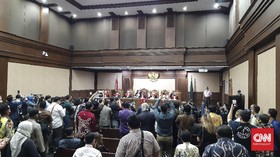 Ruang Sidang Jiwasraya Penuh, Hakim Minta Pengunjung Keluar