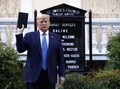 Pose Trump Bawa Alkitab sampai Ribuan Tentara AS Siaga Tinggi