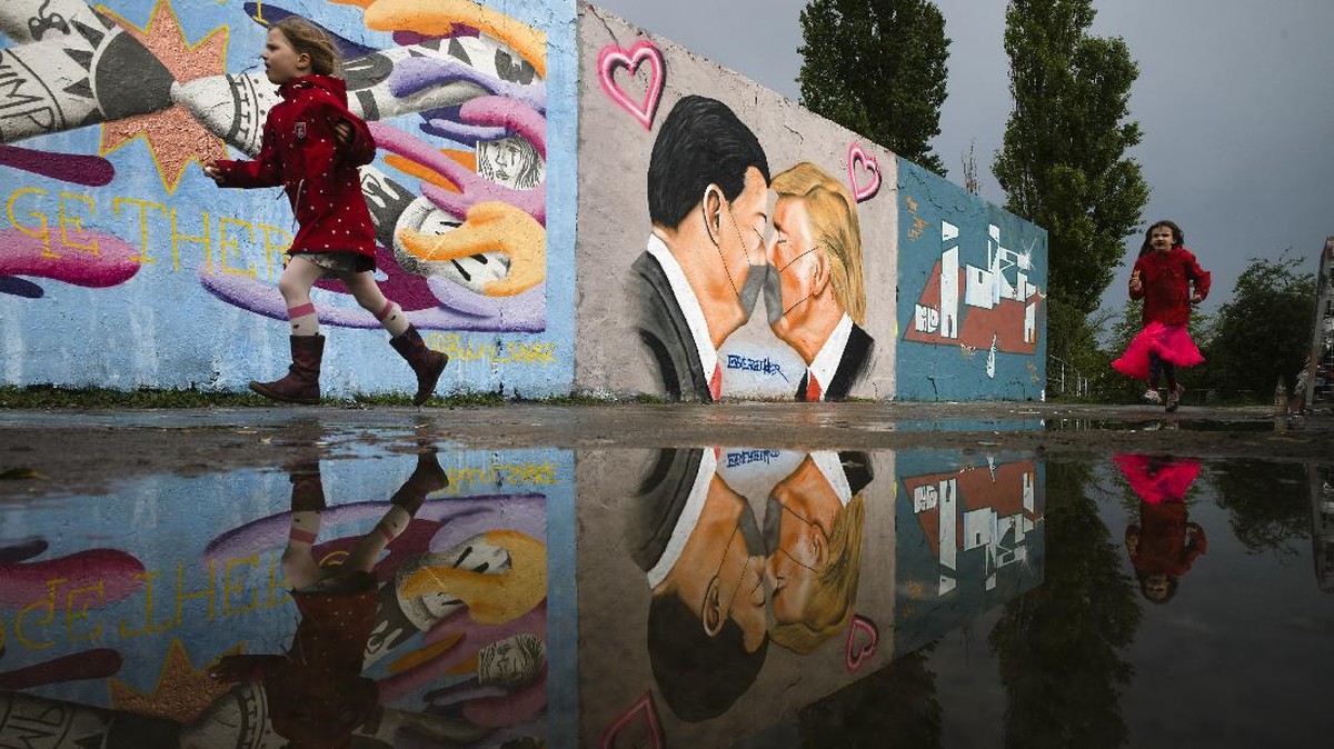 FOTO: Pesan Terpendam Mural Jalanan kala Pandemi