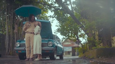 img-title Unggah Lagu 'Wahai Kau Tuan', Widi Mulia Rindu Dwi Sasono?