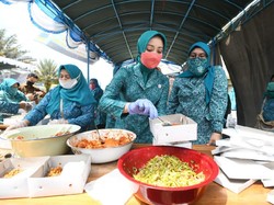 PSBB di Jabar Berakhir, Gerakan Nasi Bungkus Terus Berjalan