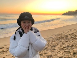 Indonesia Banget, Sei Weki Meki Santap Goreng Tempe Dicocol Sambal