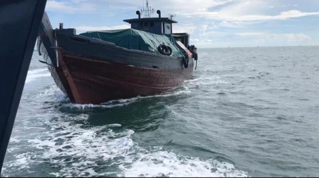 KKP telah menangkap 72  kapal ilegal selama 100 hari kepemimpinan Sakti Wahyu Trenggono, 12 kapal di antaranya berasal dari Vietnam dan Malaysia.