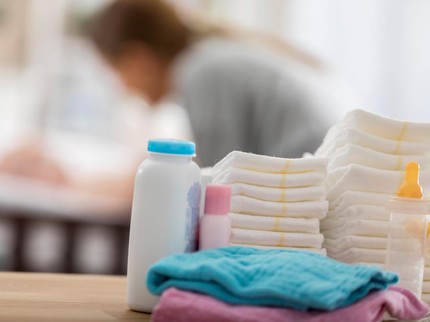 Bahaya Pakai Bedak Tabur bagi Bayi & Bunda, Bisa Memicu Kanker?