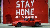 Seni Jalanan Dalam tawa dan harapan A mural reads