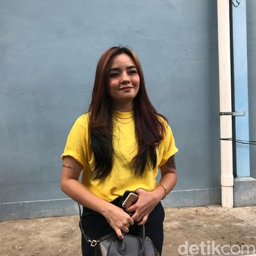 Unggah Foto Berhijab, Gita Sinaga Bantah Pindah Agama