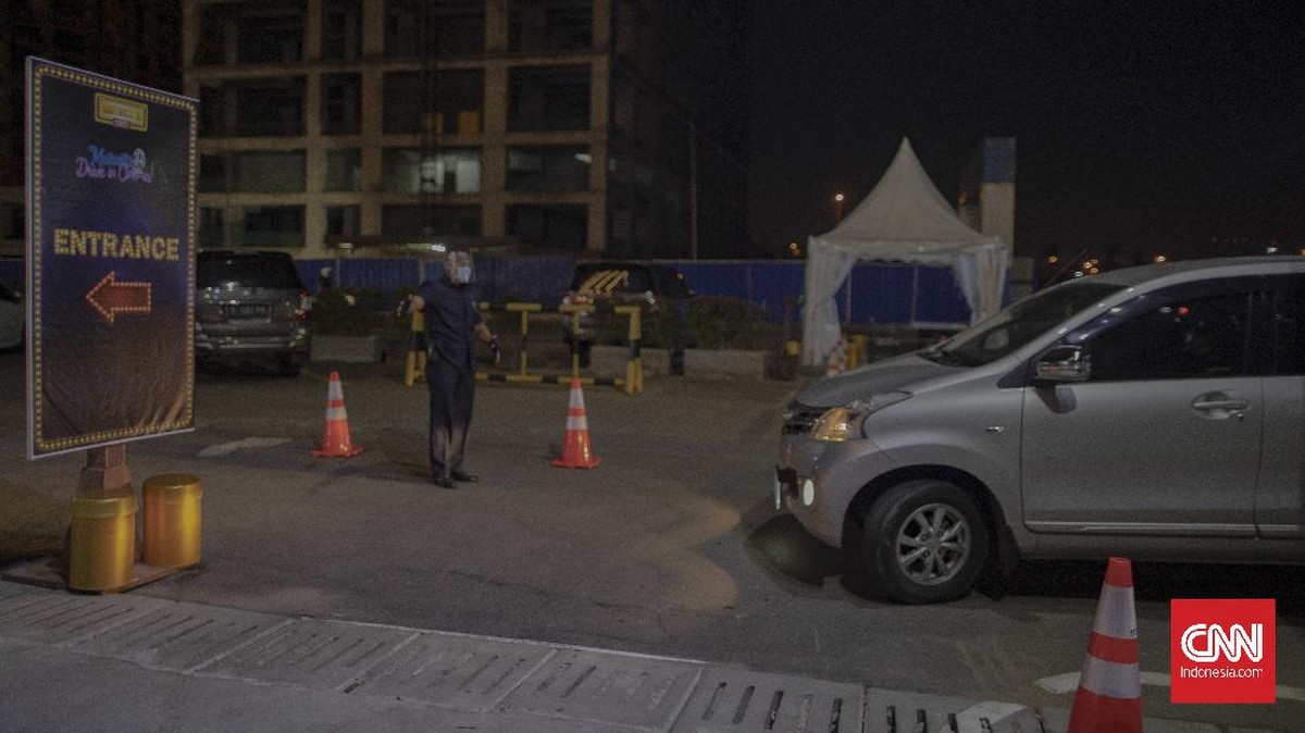 FOTO: Sensasi Menikmati Film di Tempat Parkir kala Pandemi