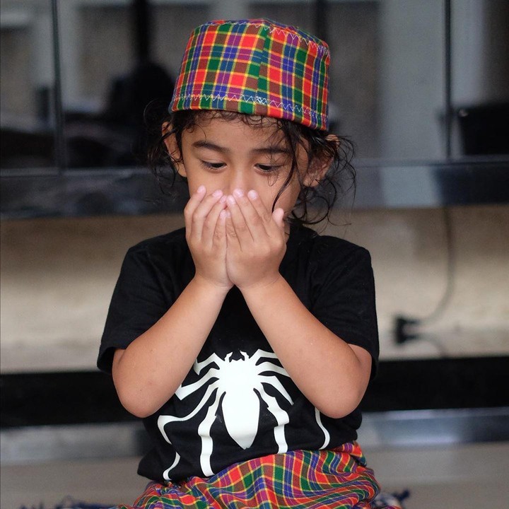 <p>Bambang sudah mulai diajari untuk rajin beribadah sejak kecil nih, Bunda. Lucu banget ya melihat bocah 3,5 tahun ini berdoa. (Foto: Instagram @meisya_siregar)</p>