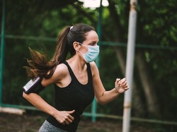 Olahraga Pakai Masker, Ini Tipsnya Supaya Aman dan Nyaman