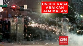 Video: Jam Malam Tak Mampu Bendung Pengunjuk Rasa