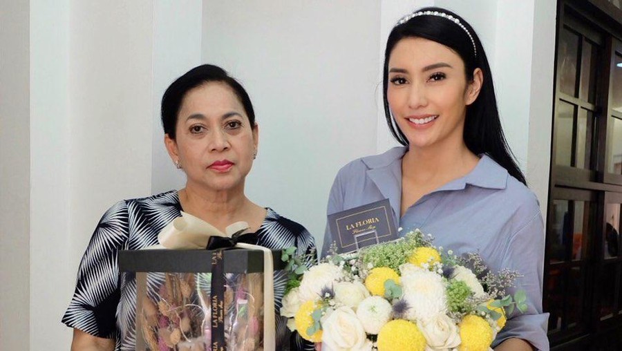 Tyas Mirasih dan mama