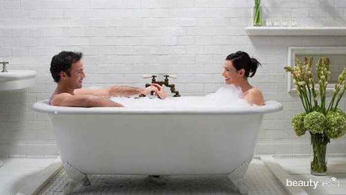 Hal yang Perlu Diperhatikan Sebelum Melakukan Seks di Bathtub