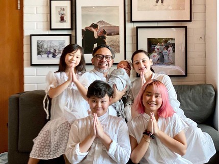 Perbedaan Usia Anak Terpaut Jauh, Ini Cara Mona Ratuliu Lakukan Bonding Time