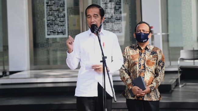 Presiden Joko Widodo mengecek kesiapan masjid di istana, Kamis (4/6) / Foto: Rusman-Biro Setpres