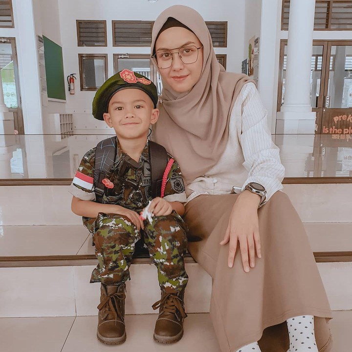 <p>Putra pertama Revalina, Rihga Sadiwasakti Rabbani lahir pada 17 Januari 2016 lalu. (Foto: Instagram @vatemat)</p>