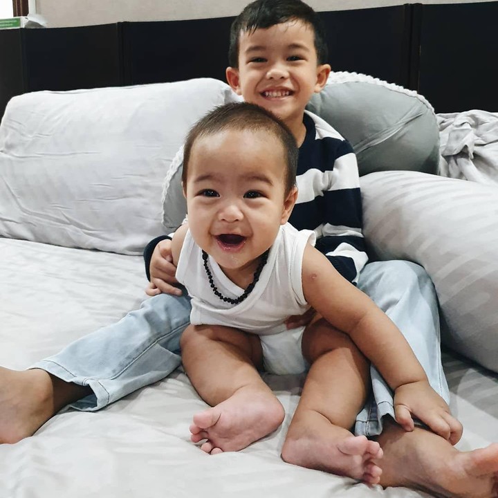 <p>Hanya berjarak tiga tahun, Righa dan Rajendra selalu akur. (Foto: Instagram @vatemat)</p>