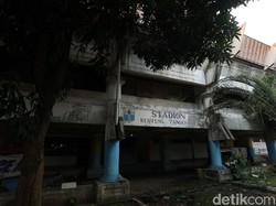Hiruk-pikuk Keramaian Sepakbola yang Hilang di Stadion Benteng