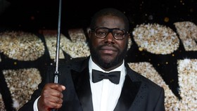 Steve McQueen Dedikasikan Film Pilihan Cannes ke George Floyd