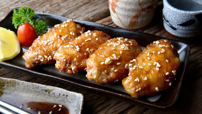 Fried chicken wing with spicy sauce in Japanese style or Tebasaki wing serve in izakaya restourant.