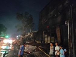 Setelah 23 Jam, Kebakaran Gudang Ban di Kudus Akhirnya Padam