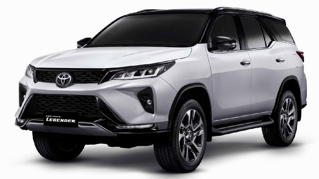 Toyota Fortuner MHEV tidak menggunakan teknologi full hybrid seperti Kijang Innova Zenix HEV dan Yaris Cross HEV.
