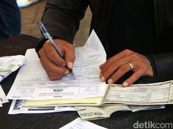 Setumpuk Keluh-kesah Masyarakat saat Bayar Pajak Kendaraan di Samsat