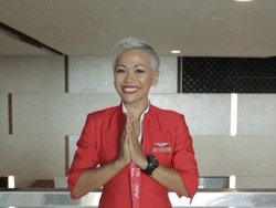 Pramugari AirAsia Ini Rajin Beri Makan Hewan Liar di Bali
