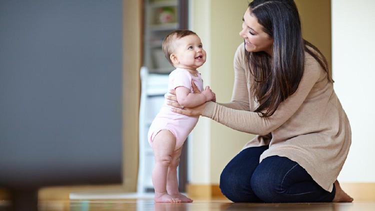 Usia Ideal Bayi  Mulai  Bisa Berdiri  Bunda Perlu Tahu