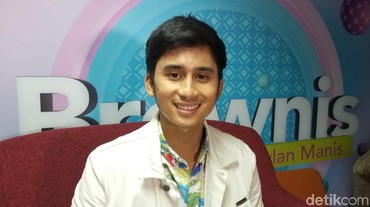 img-title Ria Ricis Berduka Kehilangan Ayah, Alshad Ahmad Setia Menemani