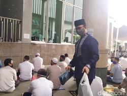 Video Anies Baswedan Salat Jumat Berjemaah di Masjid Balai Kota