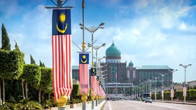 Gaduh Status Darurat Covid hingga Desakan Mundur PM Malaysia