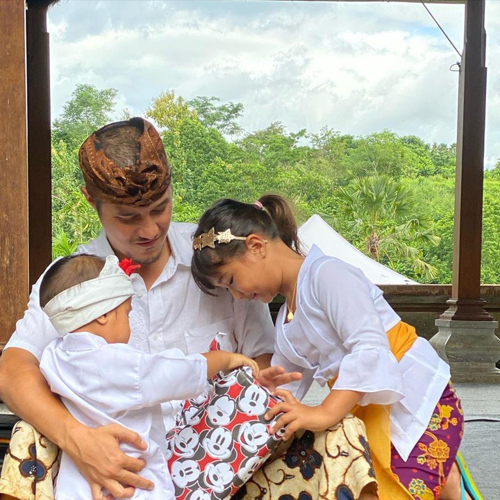 <p>Happy Salma sudah hampir 10 tahun terakhir menetap di Bali setelah dinikahi pengusaha Tjokorda Bagus pada 2010 lalu. (Foto: Instagram @happysalma)</p>