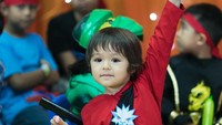 <p>Momen ini diambil saat El merayakan ulang tahunnya pada 2019 lalu. Semoga jadi anak yang membanggakan orang tua, El Barack. (Foto: Instagram @inijedar)</p>